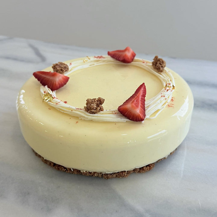 Entremet vanille, fraise et fleur de sureau