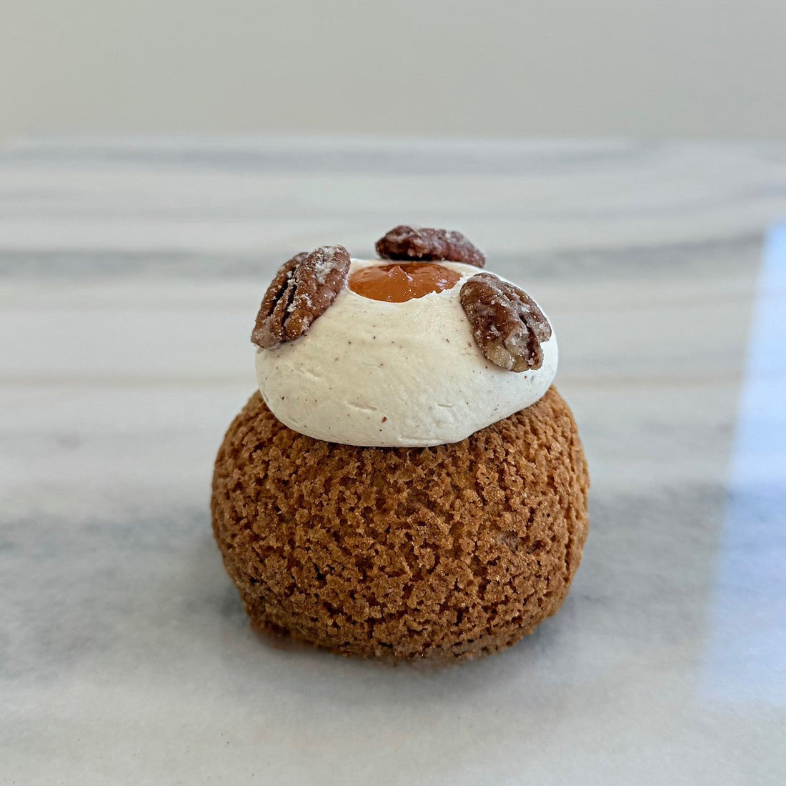 Choux poire, vanille et pacane – Gabriella Testa Pâtisserie