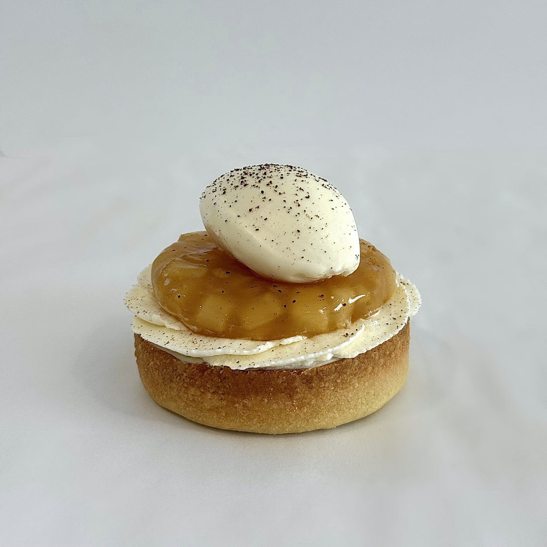 Tartelette à la pomme, vanille et noisette